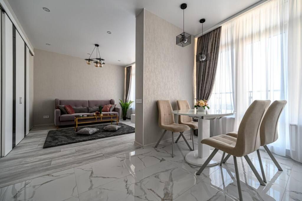 Комфортные Апартаменты 36 Жемчужина Odessa Exterior foto
